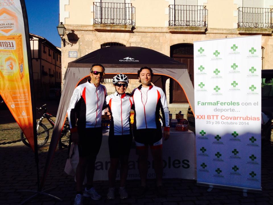 Stand de Farmaferles en la XXI Edición de la marcha BTT Covarrubias con Rodrigo, Lola y Óscar.