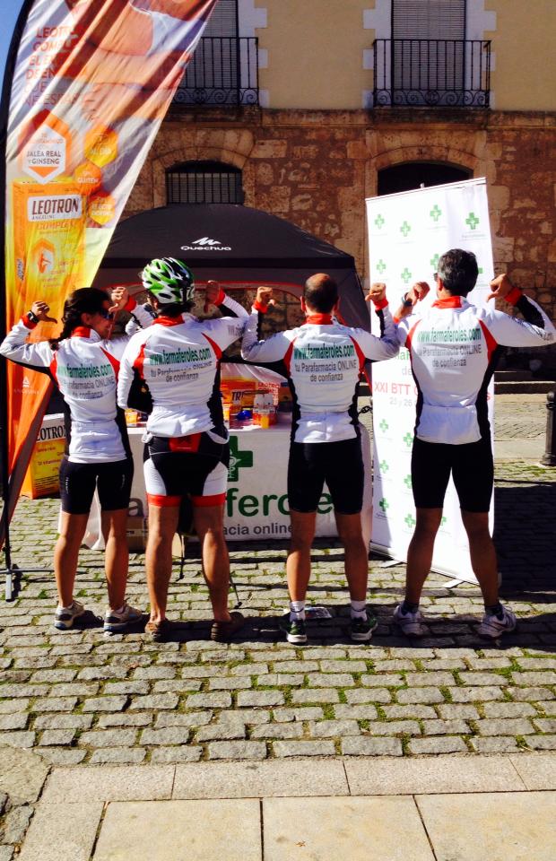 Equipo Farmaferoles con Lola, Óscar, Iker y Rodrigo.
